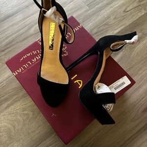 SOLD💕🎄Liliana Black Heels Slingback Design